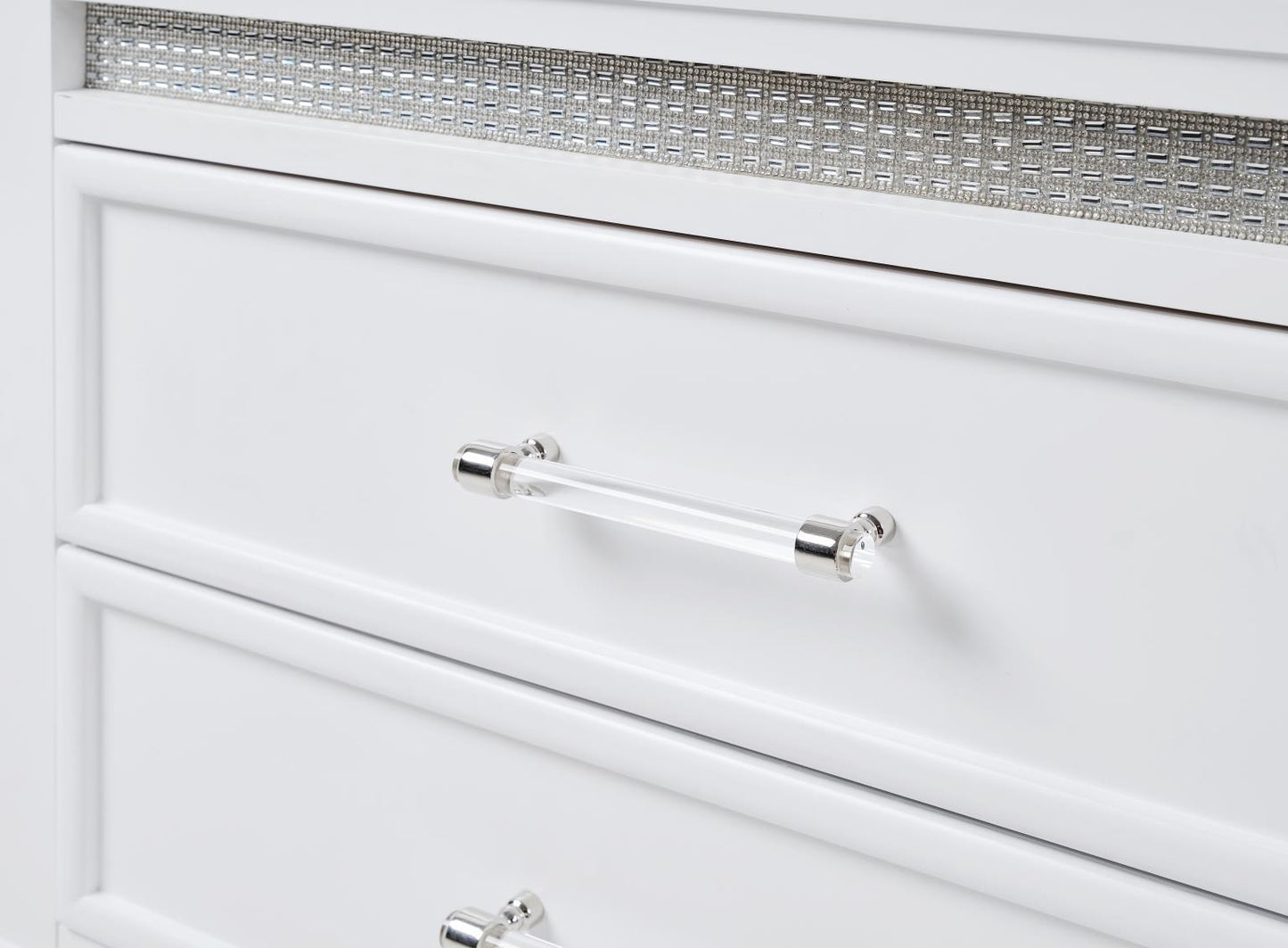 B045 - LED Chest - White