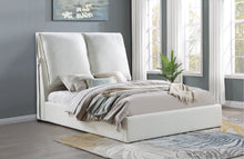 Load image into Gallery viewer, Gwendoline Panel Platform Bed