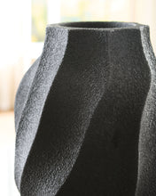Load image into Gallery viewer, Judworth - Vase