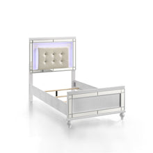 Load image into Gallery viewer, Valentino - 3/3 Twin Headboard - White