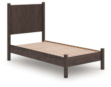 Load image into Gallery viewer, Pamytta - Panel Platform Bed