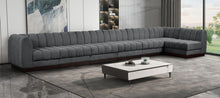 Load image into Gallery viewer, Quinn - 7 Piece Modular Sectional