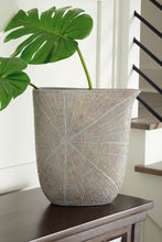 Load image into Gallery viewer, Ardenley - Vase