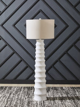 Load image into Gallery viewer, Veraleigh - Poly Lamp