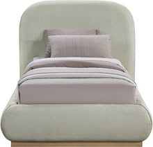 Load image into Gallery viewer, Vaughn - Chenille Bed With Natural Base