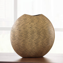 Load image into Gallery viewer, Iansboro - Vase