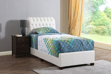 Load image into Gallery viewer, Tufted Upholstered Bed