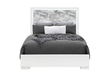 Load image into Gallery viewer, Naomi - Full Bed Footboard, Side Rails And Slats - Silver