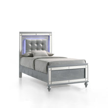 Load image into Gallery viewer, Valentino - 3/3 Twin Footboard & Slats - Silver