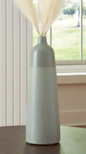 Load image into Gallery viewer, Peerland - Vase