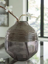 Load image into Gallery viewer, Harpwick Vase
