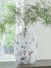 Load image into Gallery viewer, Keelton Vase - Ego Home Furniture