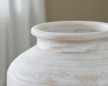 Load image into Gallery viewer, Meadie Vase