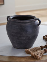 Load image into Gallery viewer, Meadie Vase