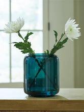 Load image into Gallery viewer, Inisland Vase - Ego Home Furniture