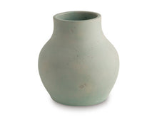 Load image into Gallery viewer, Baychester Vase - Ego Home Furniture
