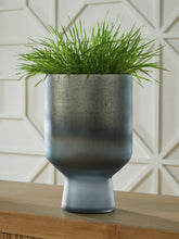 Load image into Gallery viewer, Pennmore Vase - Ego Home Furniture