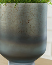 Load image into Gallery viewer, Pennmore Vase - Ego Home Furniture