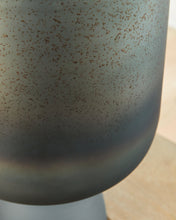 Load image into Gallery viewer, Pennmore Vase