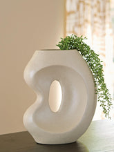 Load image into Gallery viewer, Odion Vase