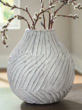 Load image into Gallery viewer, Shelvie Vase