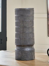 Load image into Gallery viewer, Beninworth Vase