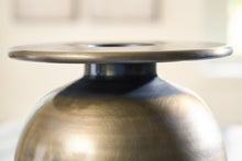 Load image into Gallery viewer, Fedorleigh Vase - Ego Home Furniture