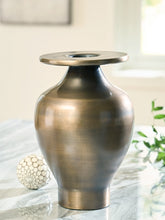 Load image into Gallery viewer, Fedorleigh Vase - Ego Home Furniture