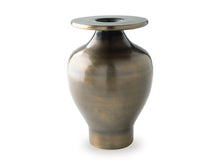 Load image into Gallery viewer, Fedorleigh Vase - Ego Home Furniture