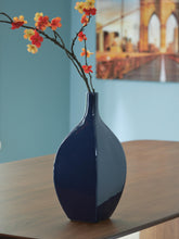 Load image into Gallery viewer, Abtinson Vase - Ego Home Furniture