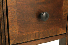 Load image into Gallery viewer, Breegin Chairside End Table - Ego Home Furniture