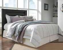 Load image into Gallery viewer, Brinxton Bed