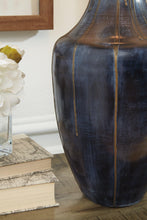 Load image into Gallery viewer, Evania Table Lamp
