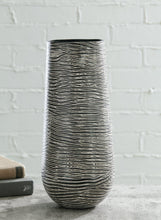 Load image into Gallery viewer, Fynn Vase - Ego Home Furniture