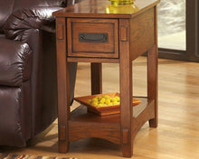 Load image into Gallery viewer, Breegin Chairside End Table - Ego Home Furniture