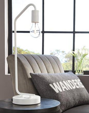 Load image into Gallery viewer, Covybend Desk Lamp