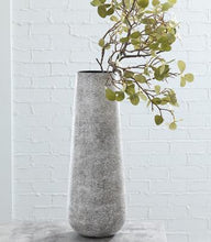 Load image into Gallery viewer, Fynn Vase