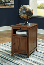 Load image into Gallery viewer, Treytown Chairside End Table - Ego Home Furniture