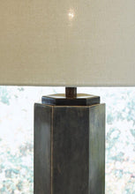 Load image into Gallery viewer, Dirkton Table Lamp