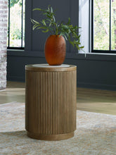 Load image into Gallery viewer, Camdill End Table - Ego Home Furniture