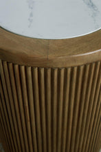 Load image into Gallery viewer, Camdill End Table - Ego Home Furniture