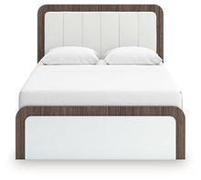 Load image into Gallery viewer, Kendanport Upholstered Bed