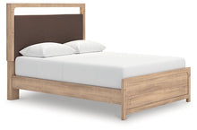 Load image into Gallery viewer, Kinlanni Upholstered Bed