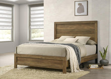 Load image into Gallery viewer, B526 Knotty Oak Bed