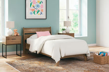 Load image into Gallery viewer, Deanlow Bedroom Package