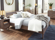 Load image into Gallery viewer, Calverson Bed