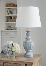 Load image into Gallery viewer, Cylerick Lamp Set