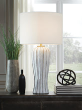 Load image into Gallery viewer, Lanwell Table Lamp
