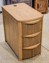 Load image into Gallery viewer, Camdill Chairside End Table