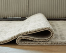 Load image into Gallery viewer, Maconville Large Rug